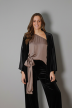 Kimono corto de terciopelo negro