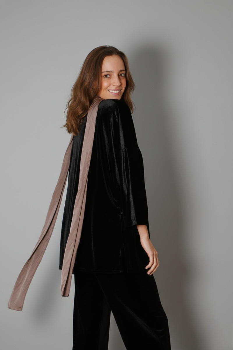 Kimono corto de terciopelo negro