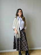 Falda de cuadros grandes gris oscuro