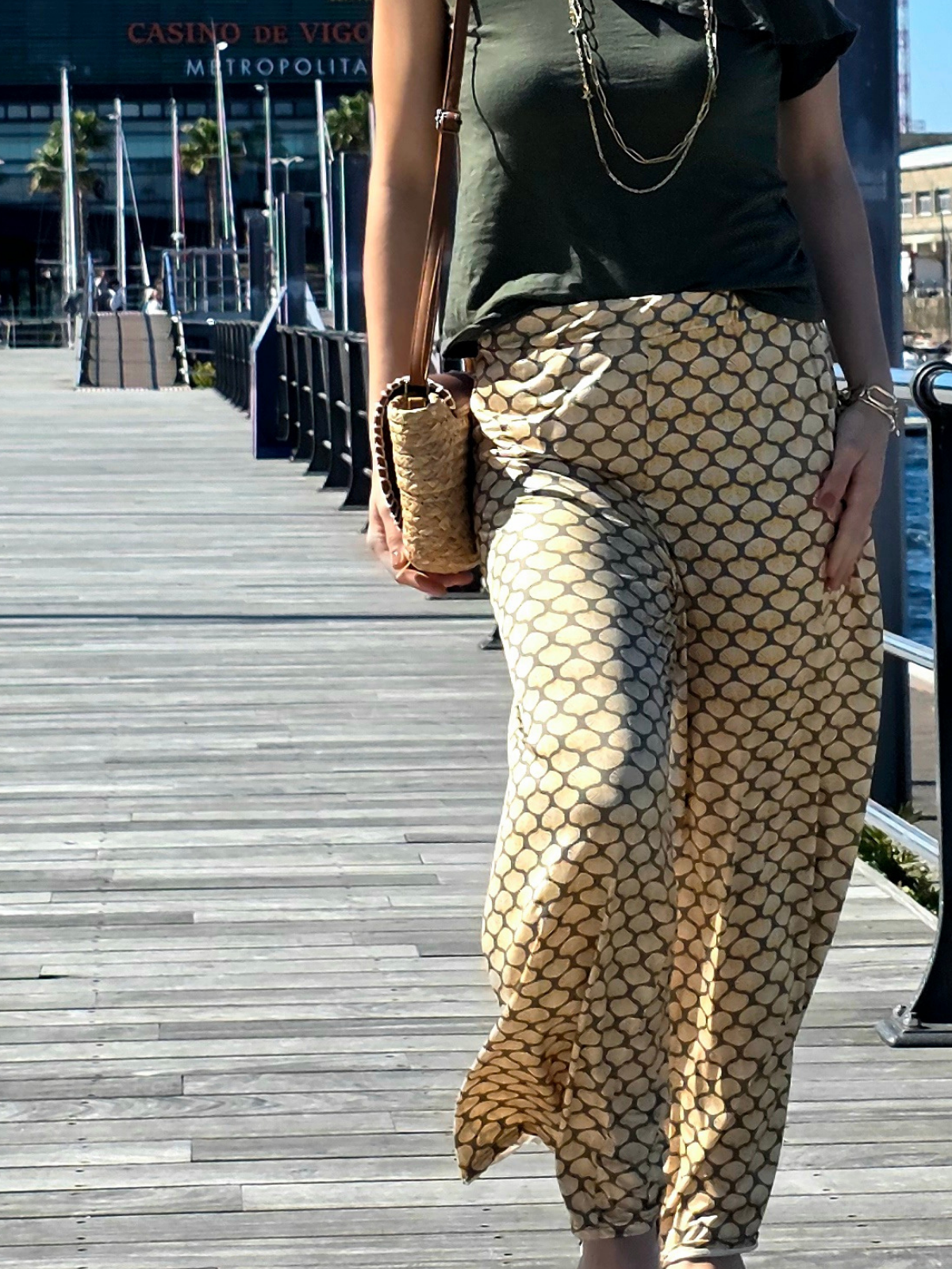 Pantalón Estampado Conchas Caqui elástico