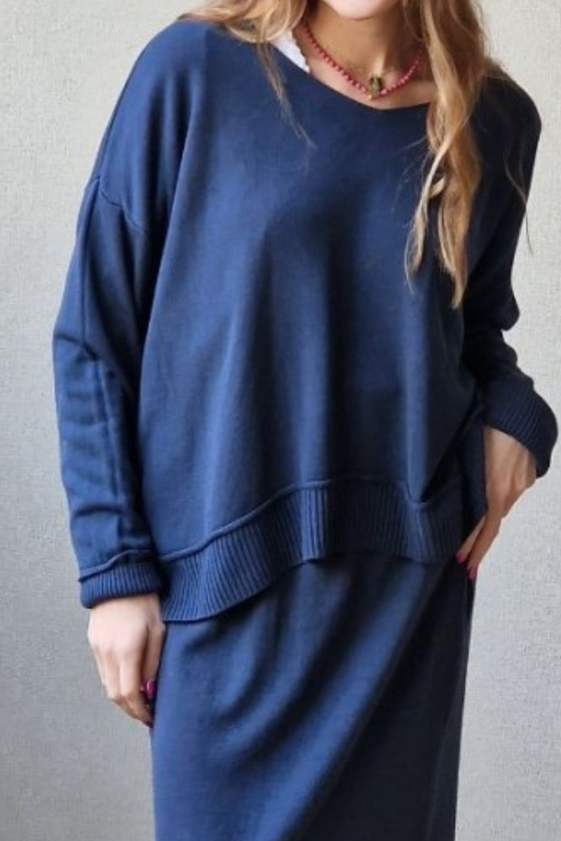 Jersey cuello pico con detalle canalé azul marino