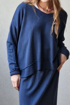 Jersey cuello pico con detalle canalé azul marino