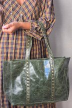 Bolso de piel shopper tachuelas verde