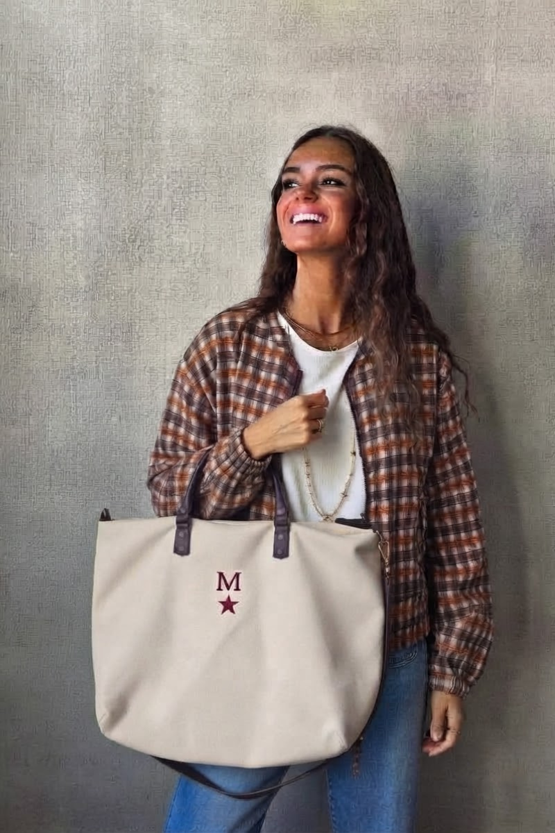 Bolso oversize de loneta con piel beige
