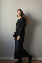 Falda satinada arrugada negra