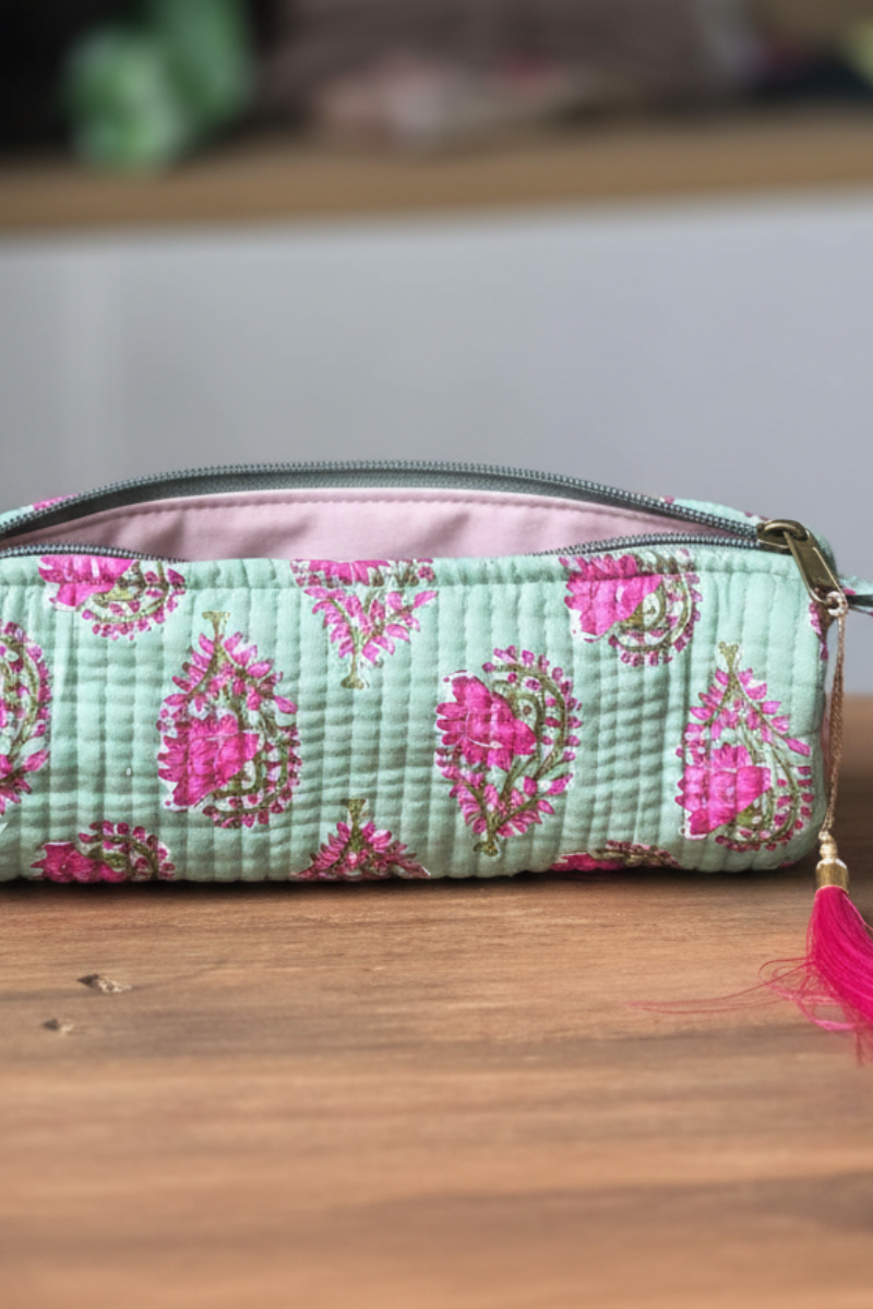 Estuche /neceser pequeño estampado telas Indias verde bonito