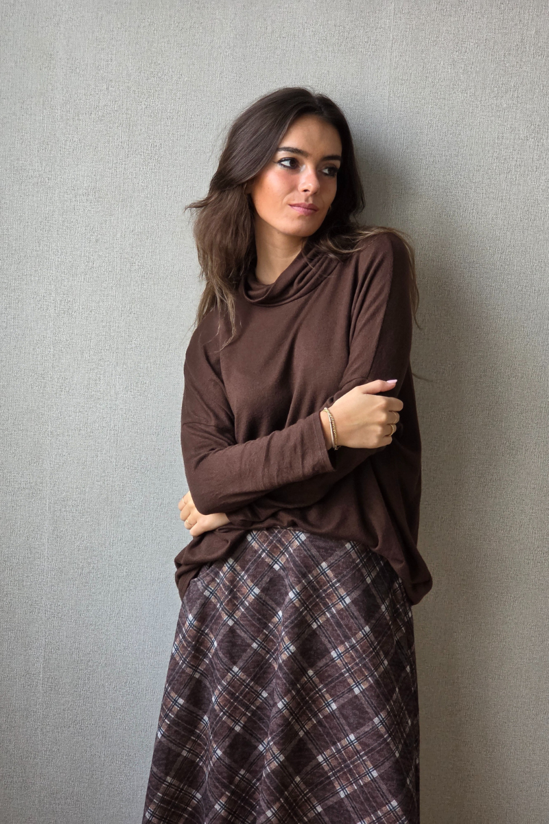 Jersey cuello vuelto fino marrón chocolate