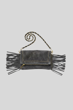 Bolso ante gris solapa tachitas con dos cadenas para combinar