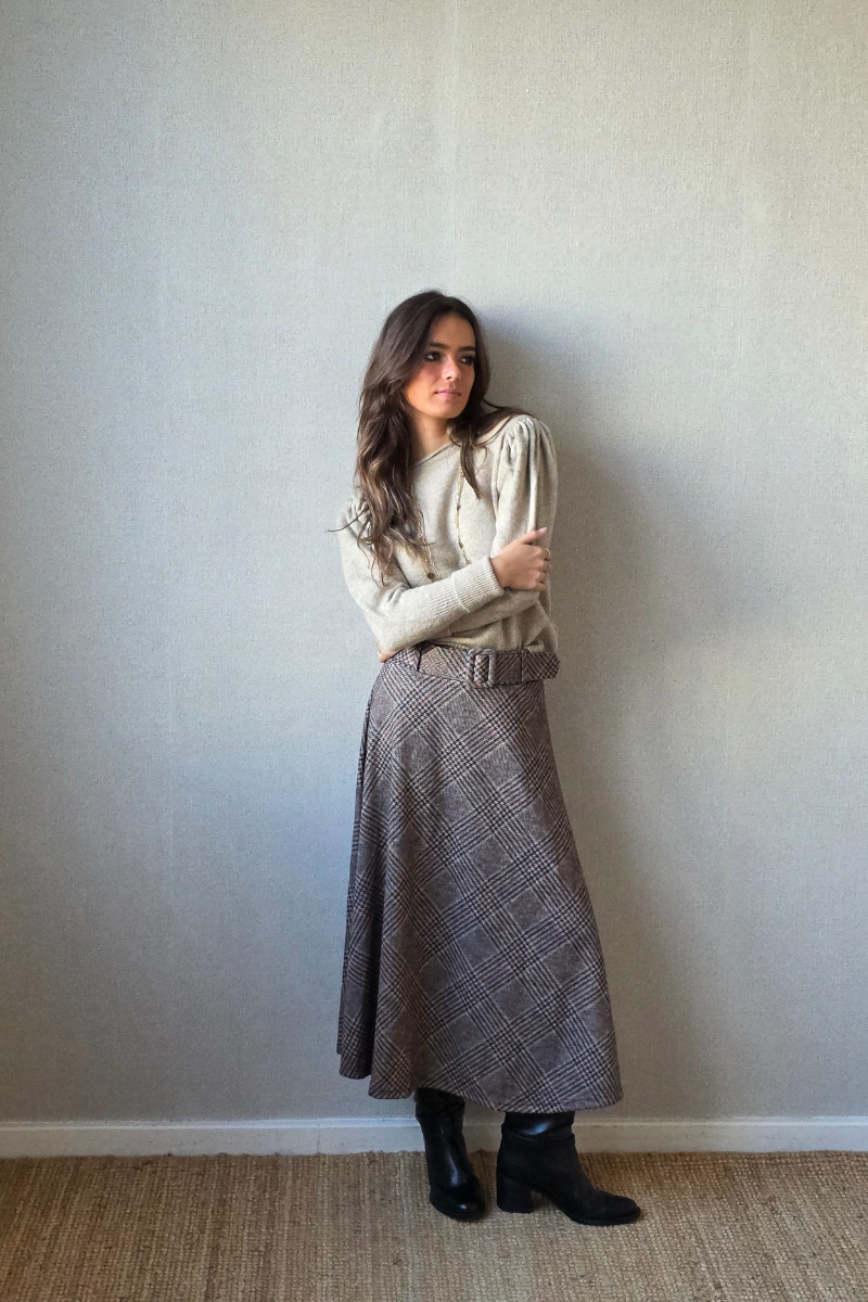 Falda British de cuadros con cinturón beige