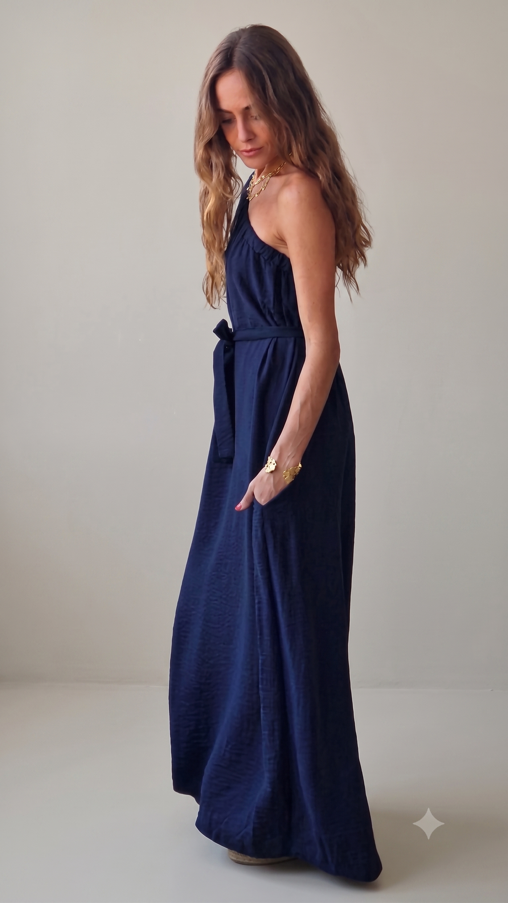 Vestido oversize asimétrico azul marino