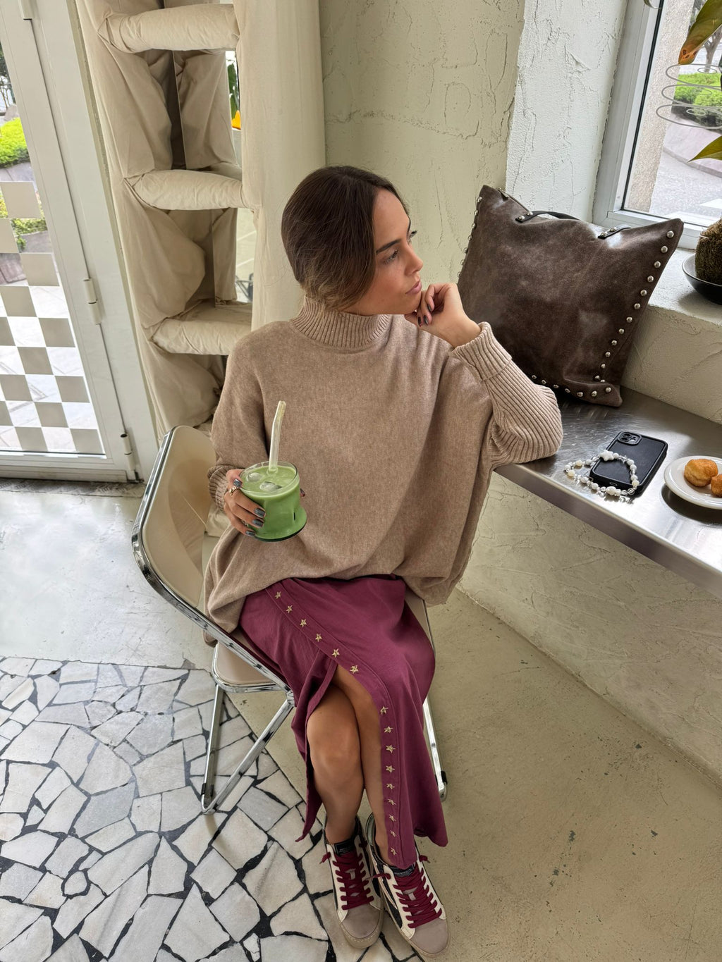 Falda larga con estrellas berenjena