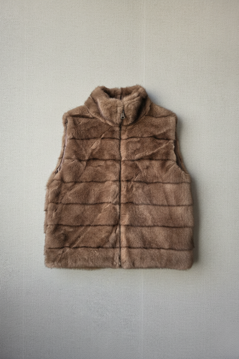 Chaleco de pelo suave color marrón