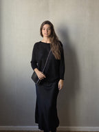 Falda satinada arrugada negra