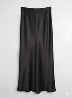 Falda satinada arrugada negra