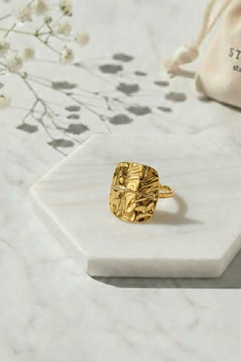 Anillo Ajustable estilo arrugado acero dorado