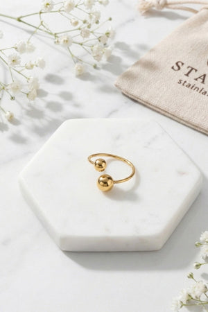 Anillo Ajustable dos esferas acero dorado