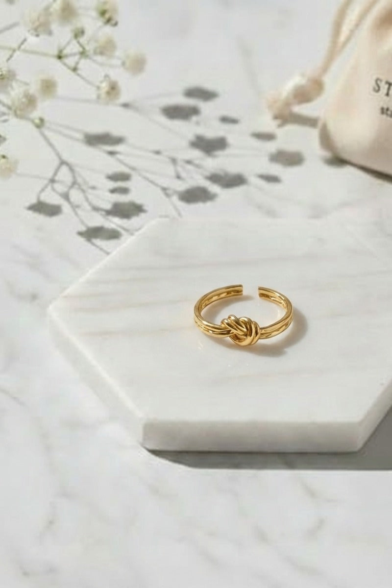 Anillo Ajustable nudo acero dorado