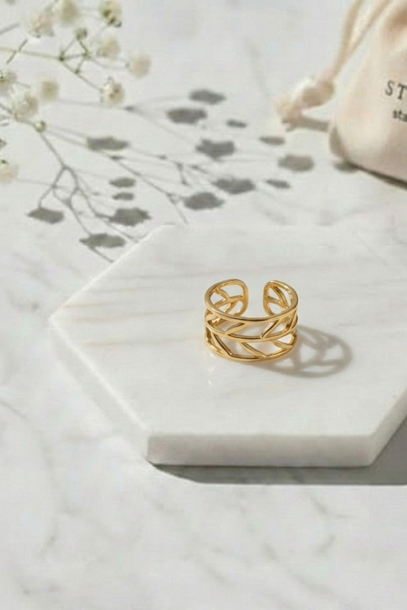 Anillo Ajustable calado espiga acero dorado