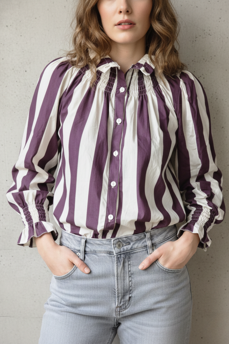 Camisa ikat beige con detalles fruncidos - look completo
