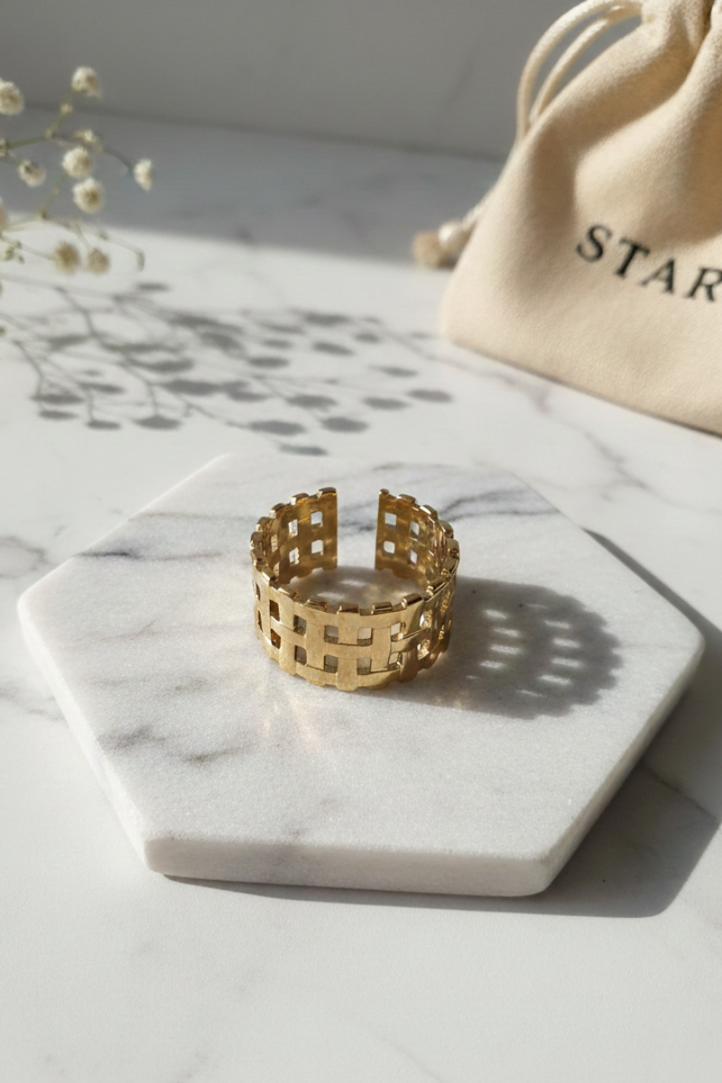 Anillo dorado de acero ajustable