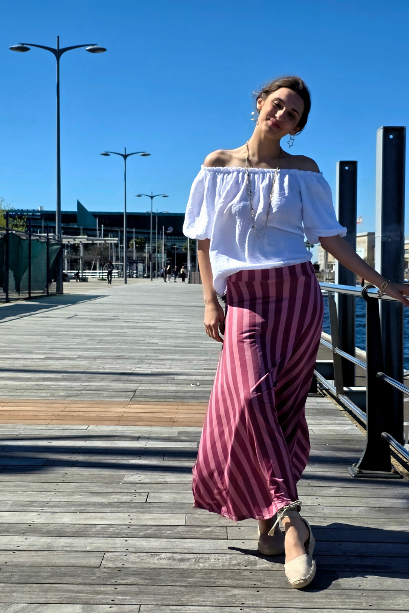 Falda larga de rayas fucsia. Tejido que no se arruga, vibrante y femenina. Perfecta para cualquier ocasión. Descúbrela en Liberatta.