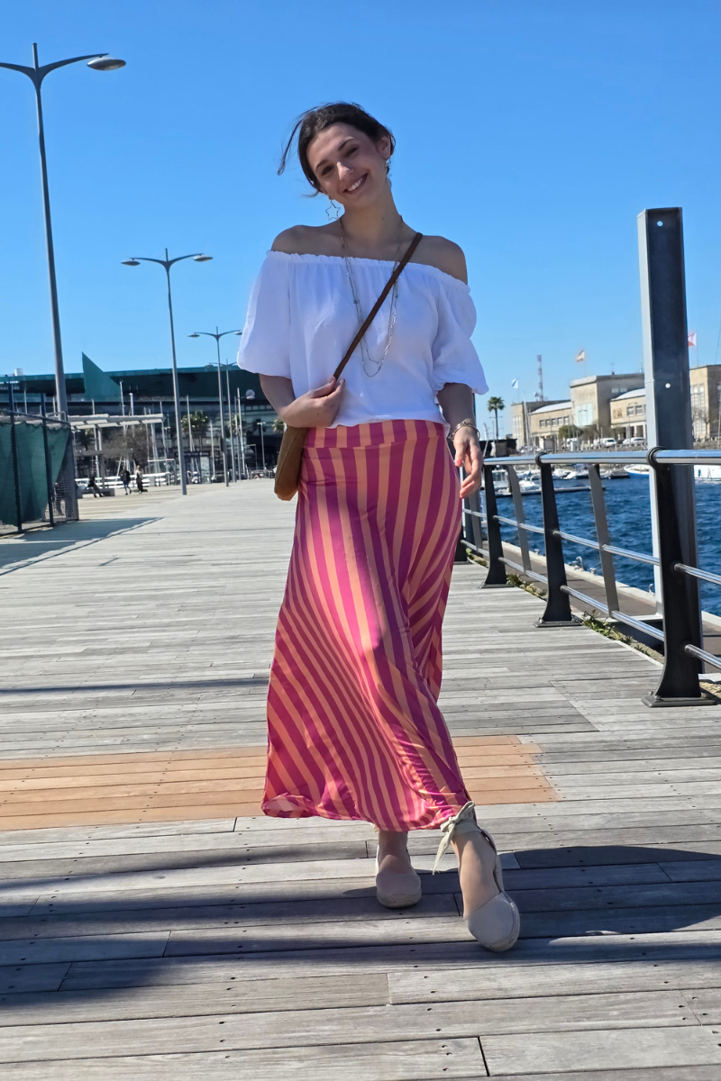 Falda larga de rayas fucsia. Tejido que no se arruga, vibrante y femenina. Perfecta para cualquier ocasión. Descúbrela en Liberatta.