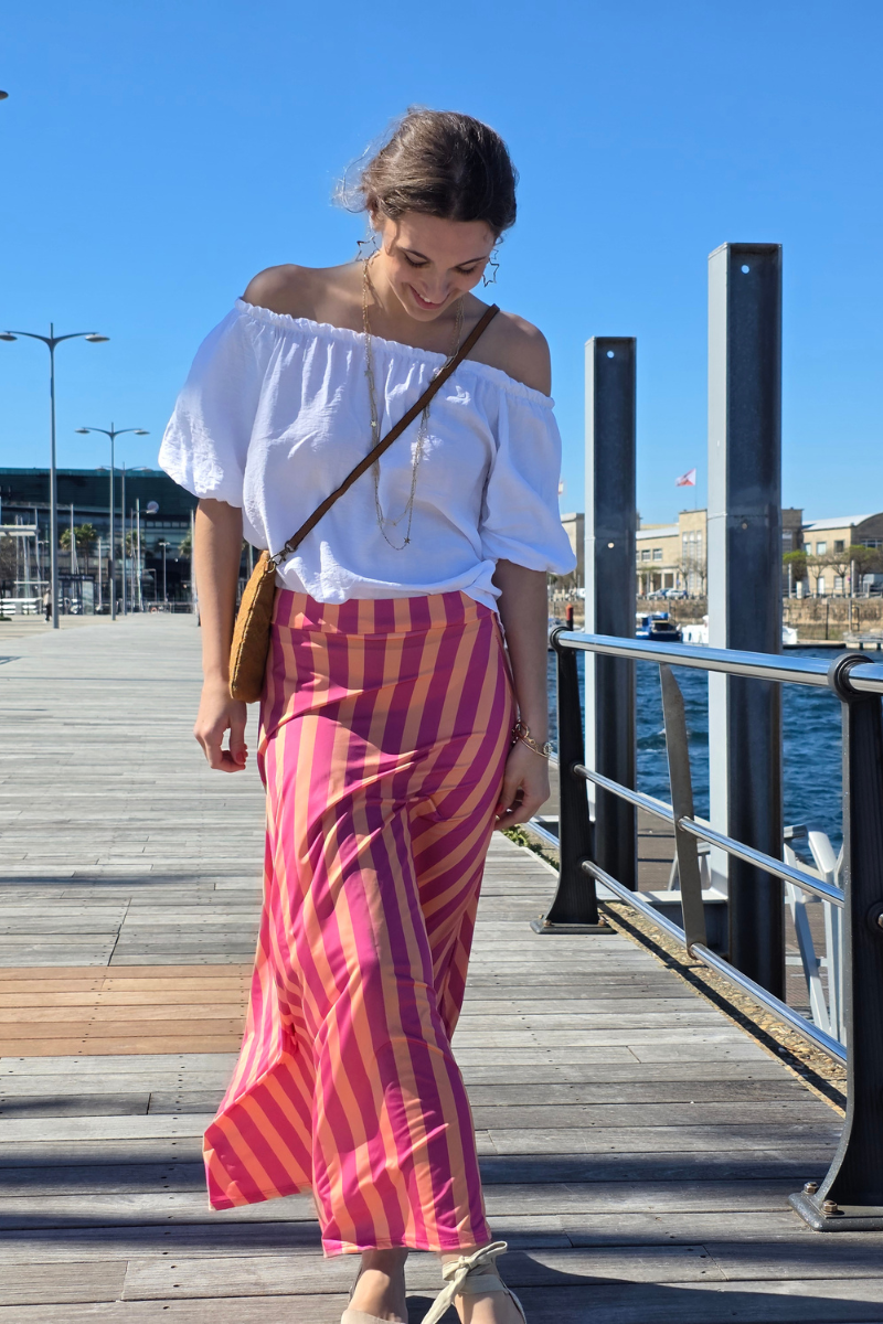 Falda larga de rayas fucsia. Tejido que no se arruga, vibrante y femenina. Perfecta para cualquier ocasión. Descúbrela en Liberatta.