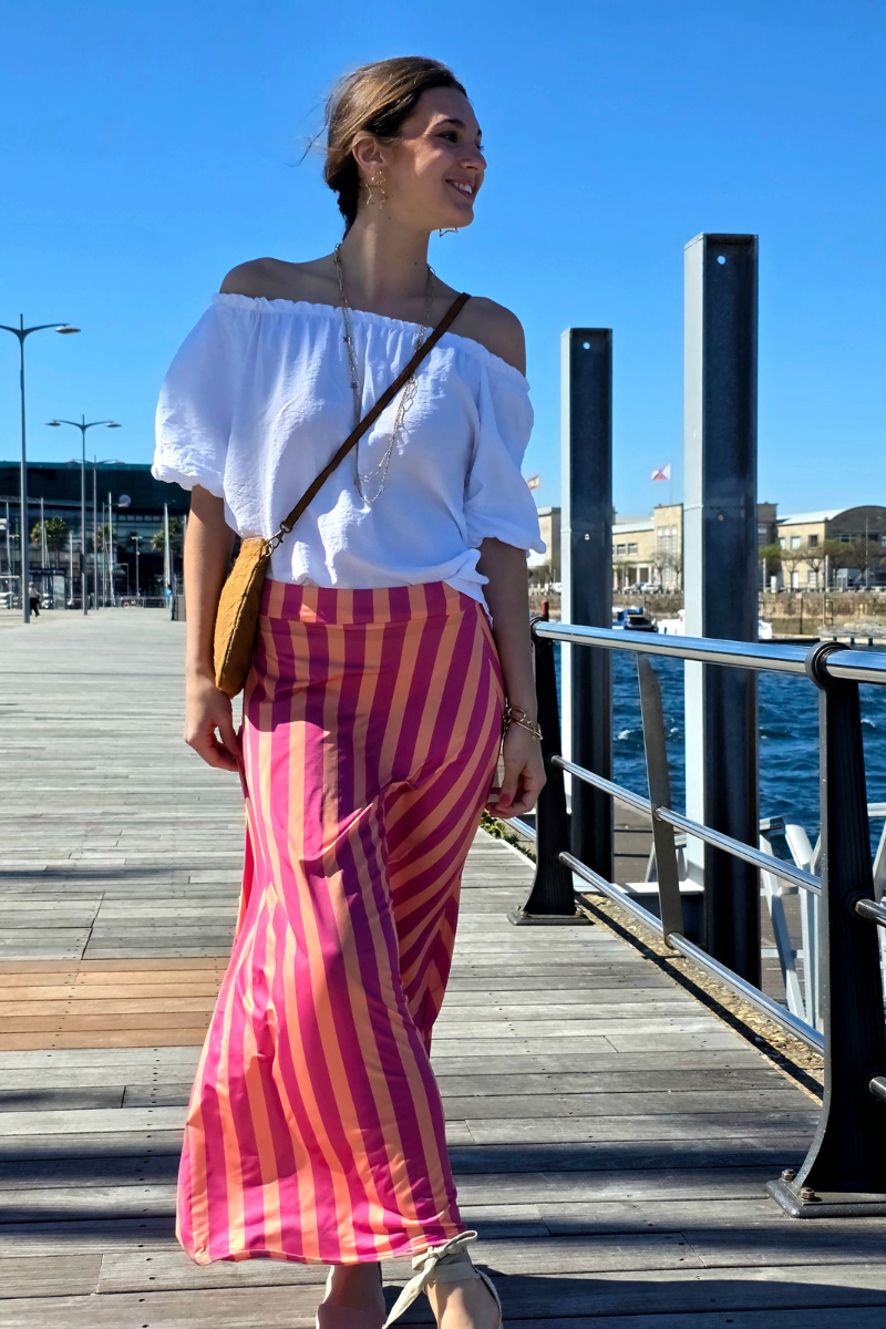 Falda larga de rayas fucsia. Tejido que no se arruga, vibrante y femenina. Perfecta para cualquier ocasión. Descúbrela en Liberatta.