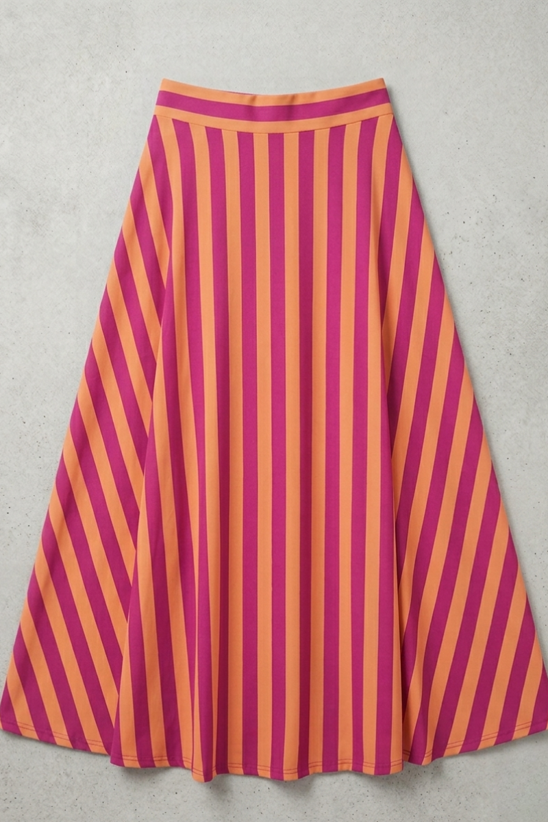Falda larga de rayas fucsia. Tejido que no se arruga, vibrante y femenina. Perfecta para cualquier ocasión. Descúbrela en Liberatta.