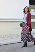Falda evasé de cuadros escoceses granate