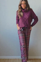 Jersey cuello cisne con con trenza berenjena