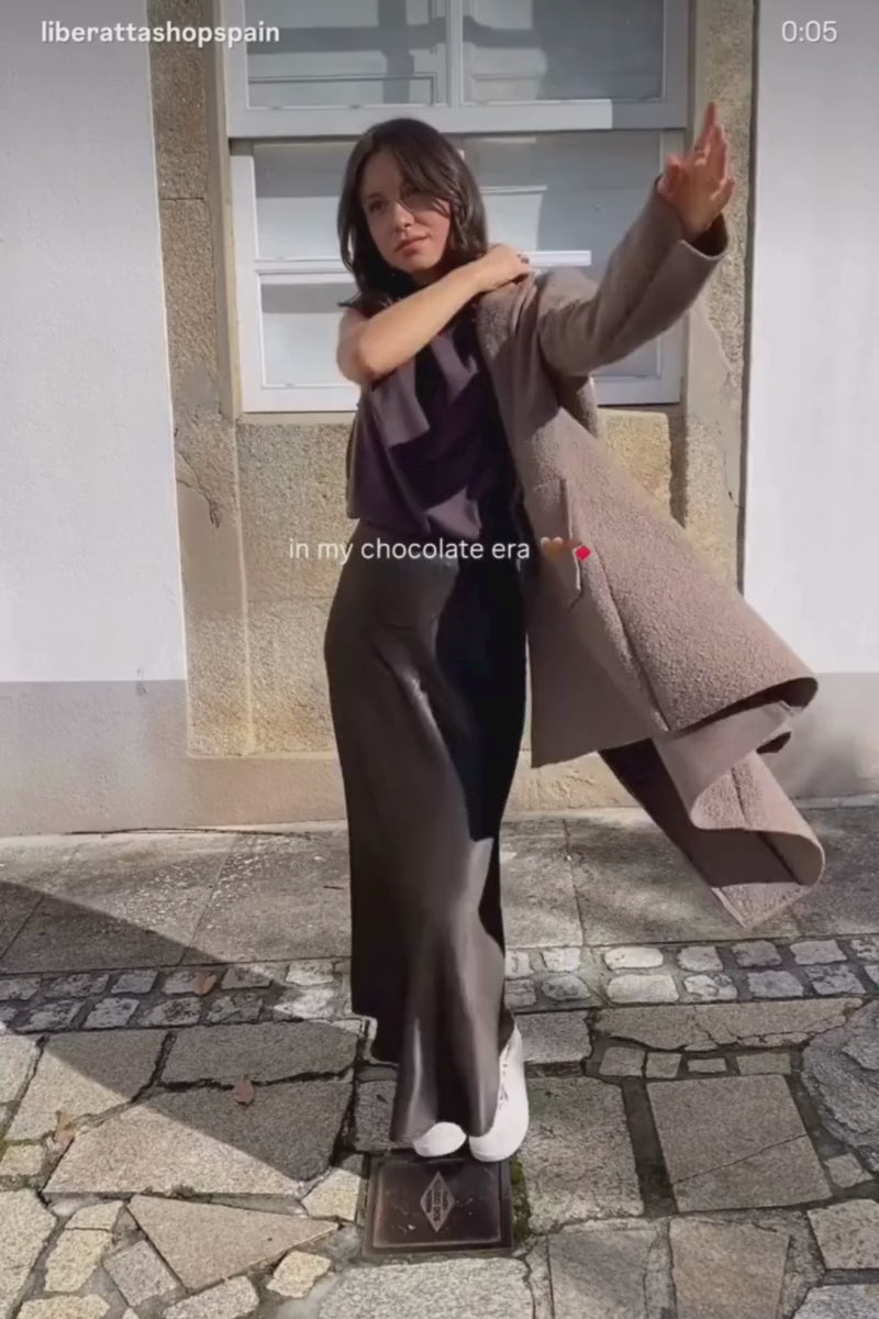 Falda satinada arrugado chocolate