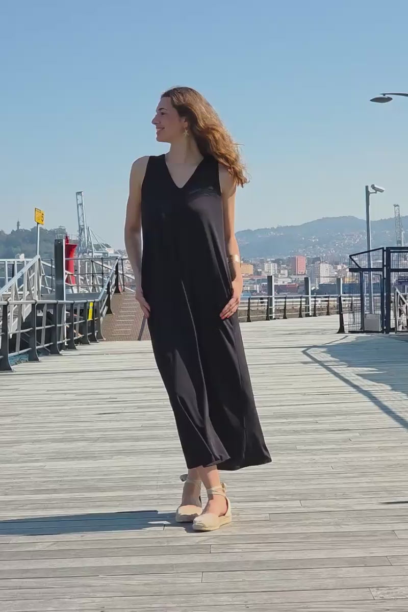 Vestido Largo Cuello Pico Negro