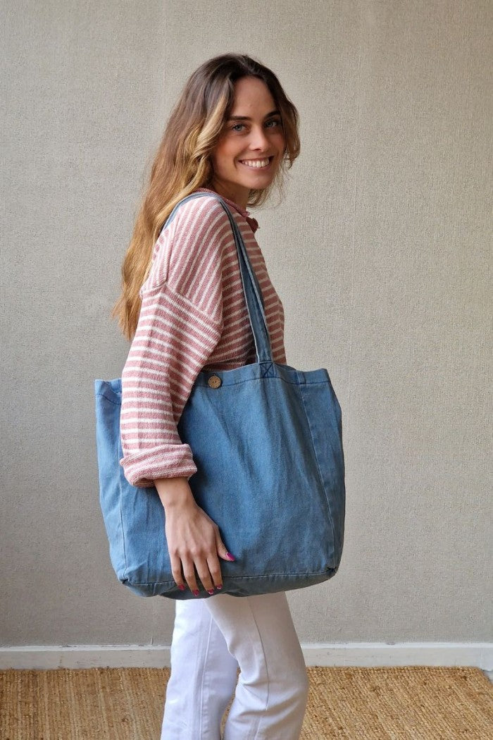 Bolso de tela vaquera clara con opción de personalizarlo – Liberatta