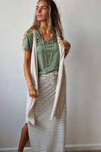  Falda larga de rayas verde militar con aberturas laterales, vista frontal