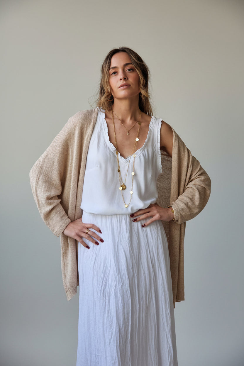 Top raso cuello pico volantes blanca