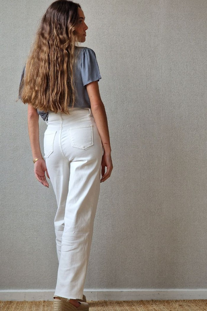 Pantalón Vaquero Pantalon Blanco Con Zapatos Negros Comprar