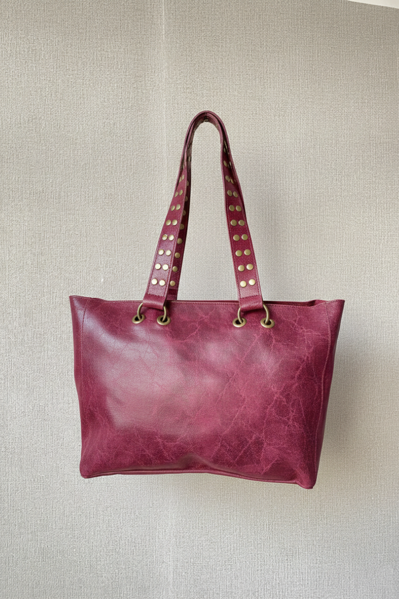 Bolso shopping granate con tachas