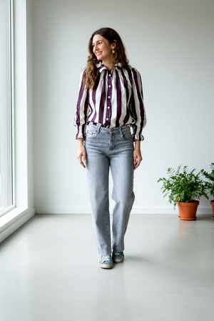 Vaquero wide leg gris Liberatta con detalle exclusivo en el bajo, vista frontal